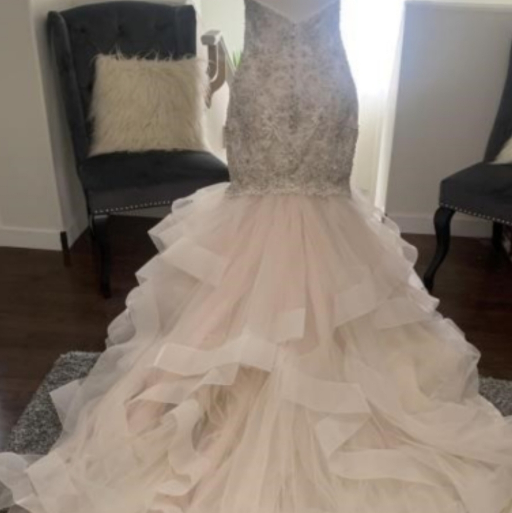 Wedding dress - Picture 2 of 6